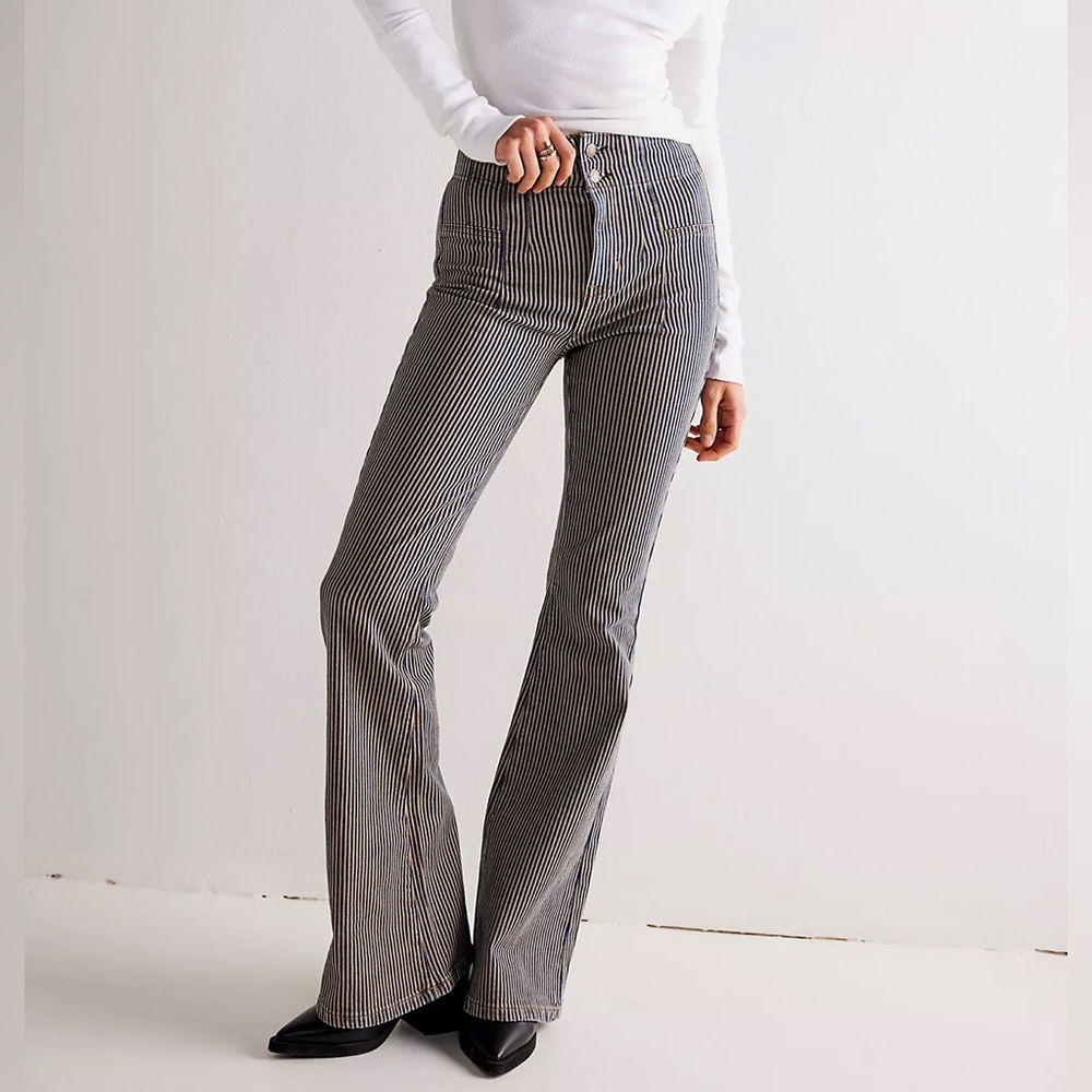 🌻🆕FREE PEOPLE We The Free Jayde Railroad Flare Jeans-Size 26 - Picture 10 of 16